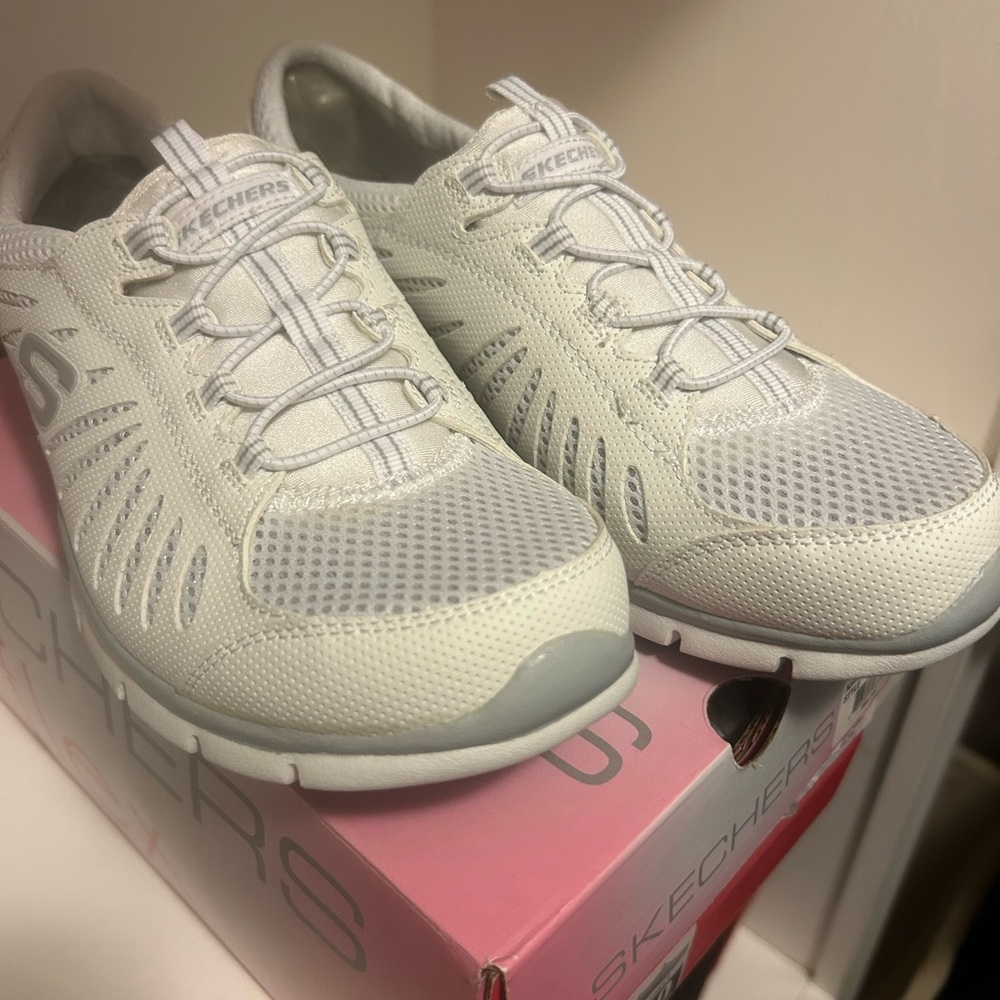 NEW Skechers Flex Gratis White size 10